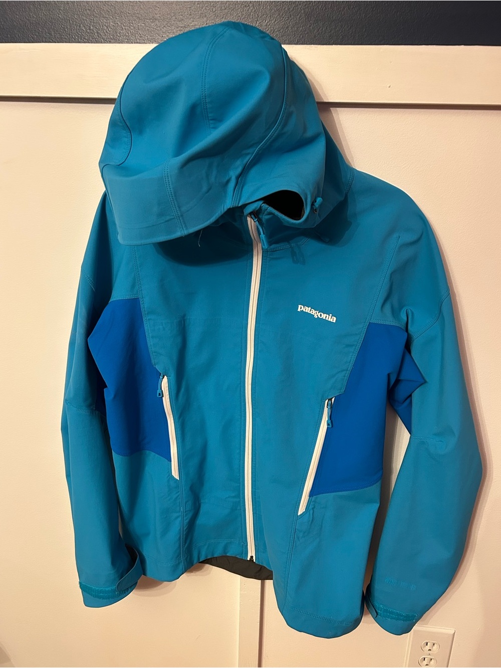 Patagonia Women’s Soft Shell Hooded Jacket Large